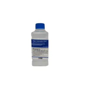Botella de agua inyectable estéril marca PISA de 500 ml para dilución de medicamentos y lavado de heridas.